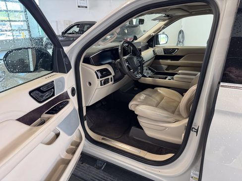 Used 2021 Lincoln Navigator Reserve w/ Luxury Package AWD/4WD image 5