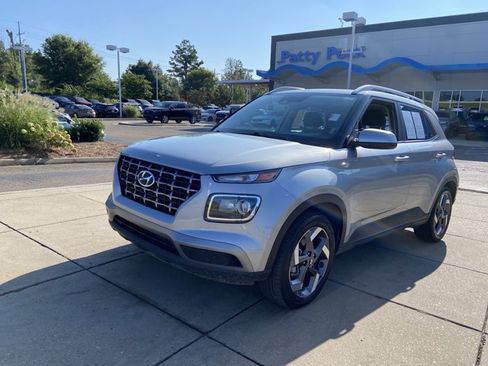 Used 2025 Hyundai Venue SEL FWD image 4