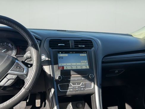 Used 2018 Ford Fusion SE w/ Equipment Group 201A image 12