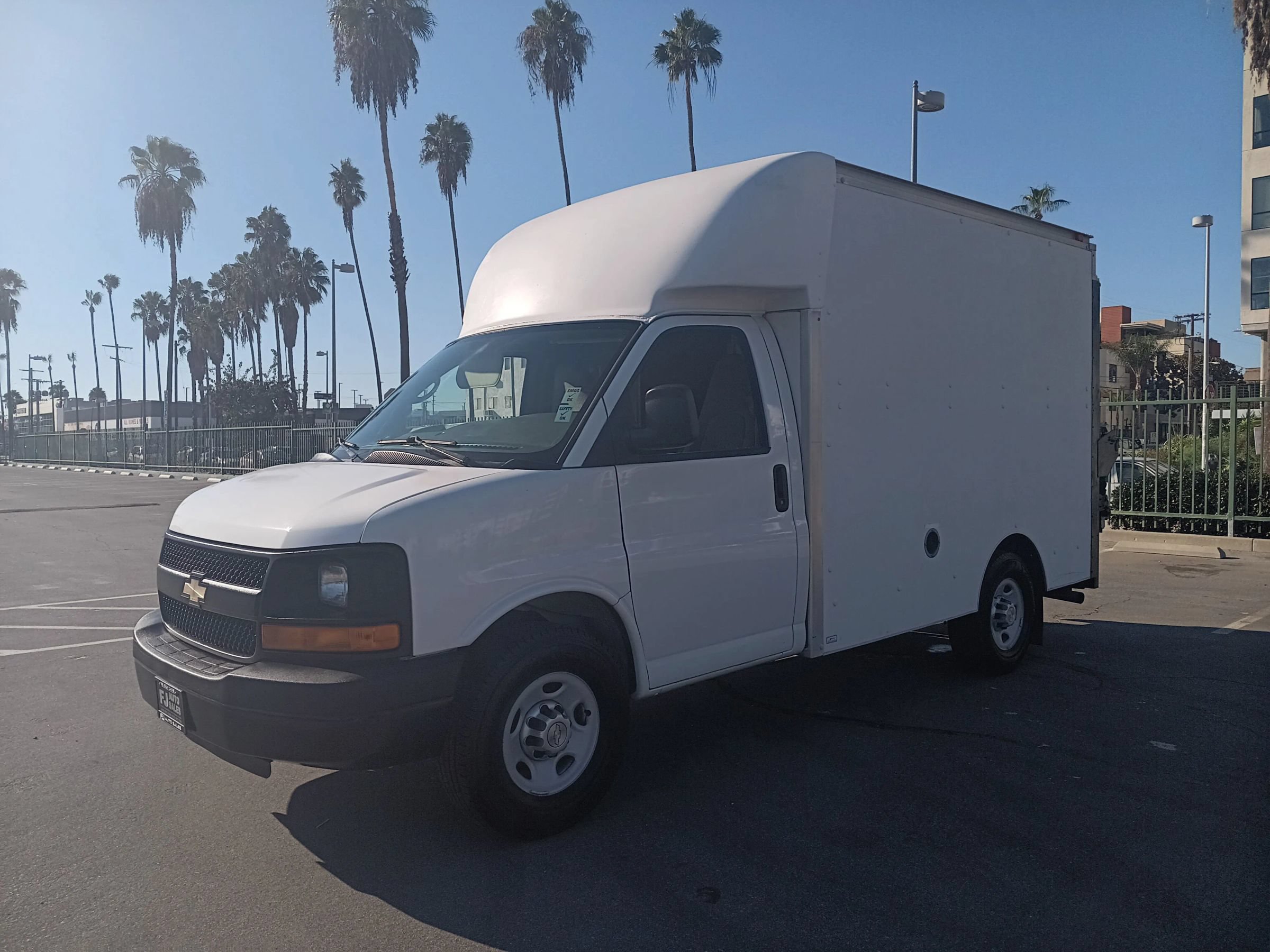 Used 2010 Chevrolet Express 3500 RWD image 4