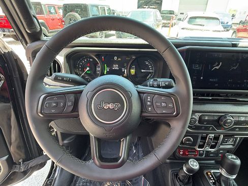 Used 2025 Jeep Wrangler Willys AWD/4WD image 22