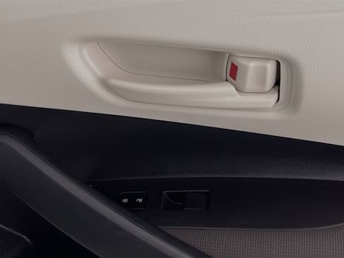 Used 2025 Toyota Corolla LE image 31