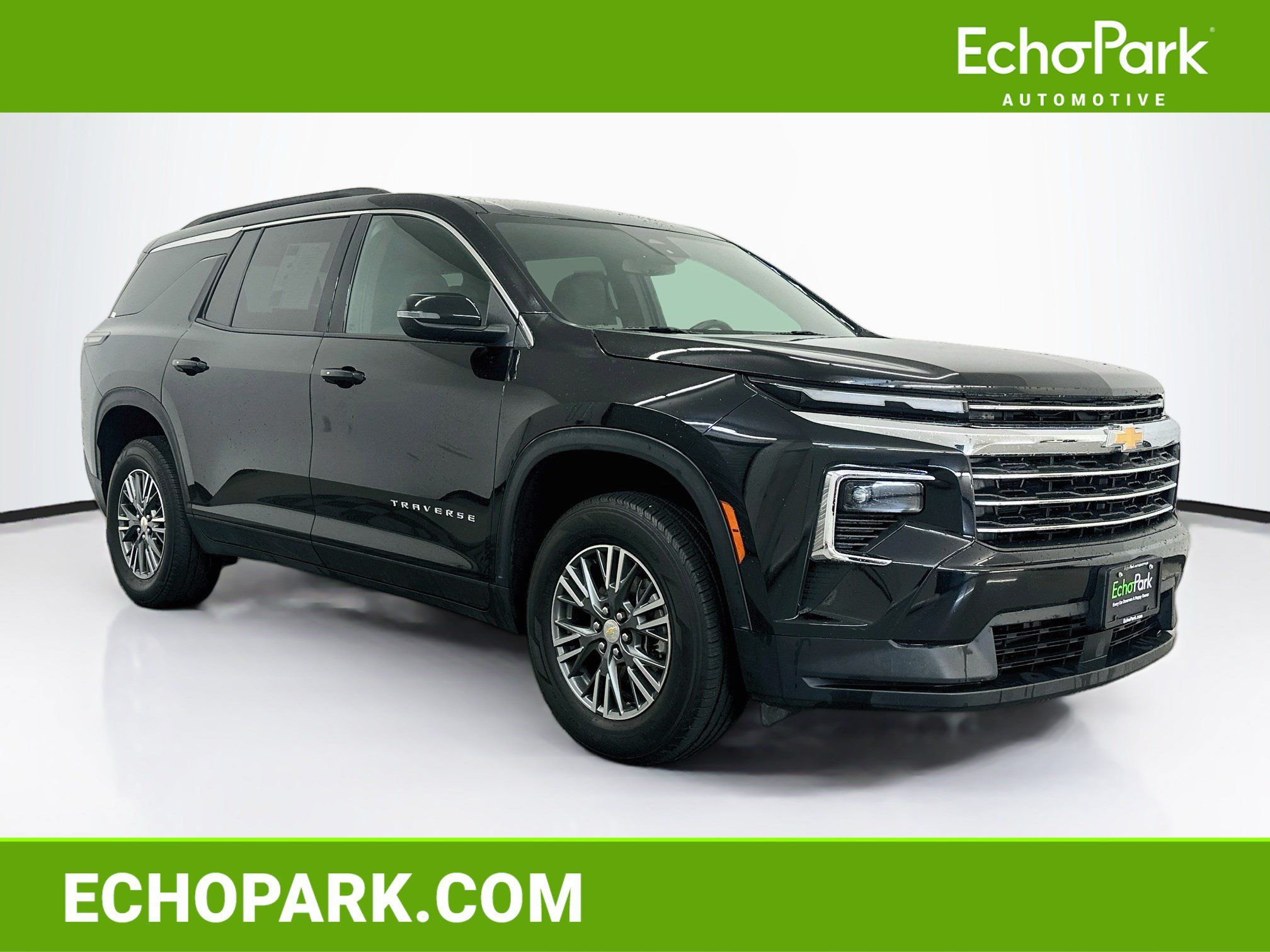 Used 2025 Chevrolet Traverse LT AWD/4WD image 1