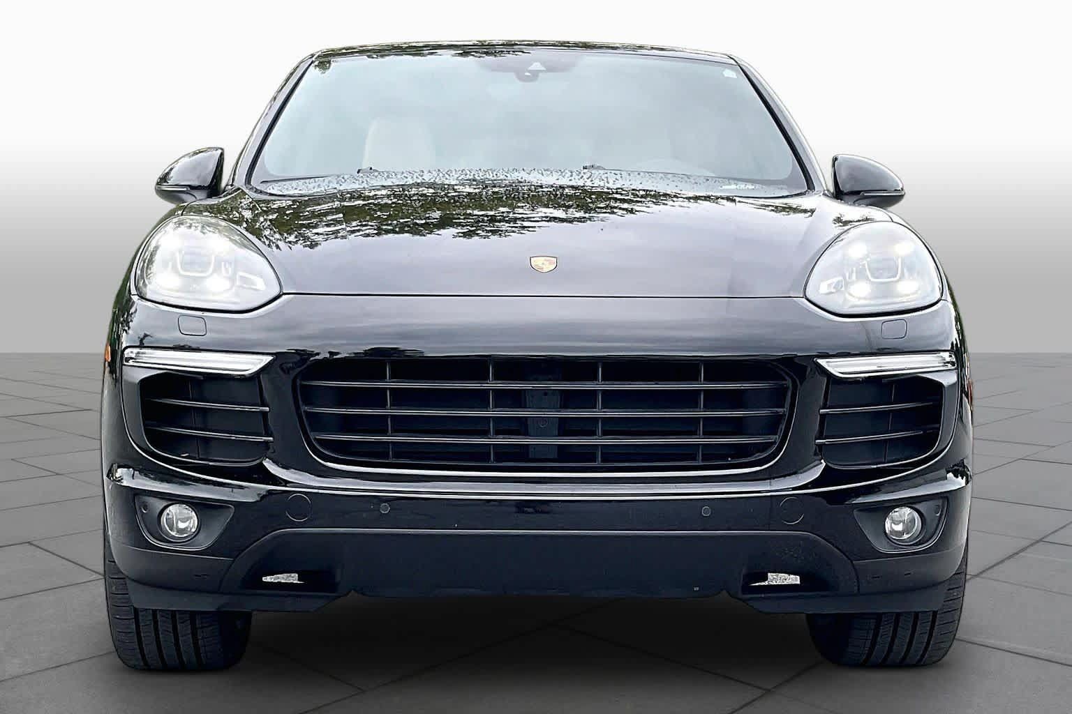 Used 2018 Porsche Cayenne AWD/4WD image 3