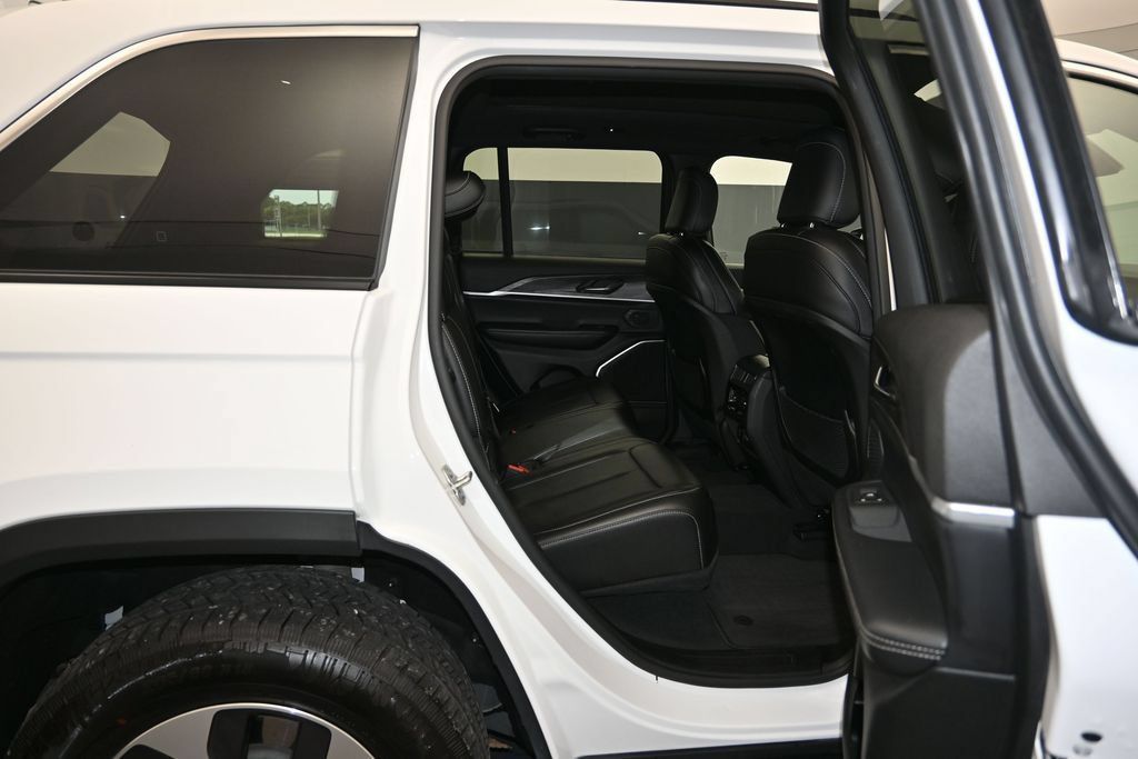 Used 2024 Jeep Grand Cherokee Limited 4xe AWD/4WD image 28