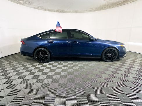 Used 2023 Honda Accord Touring image 2