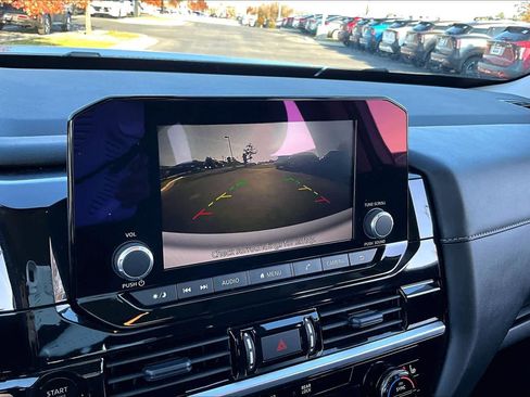 Used 2025 Nissan Pathfinder SV image 26