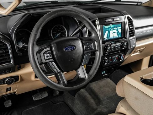 Used 2017 Ford F250 XLT w/ XLT Premium Package AWD/4WD image 15