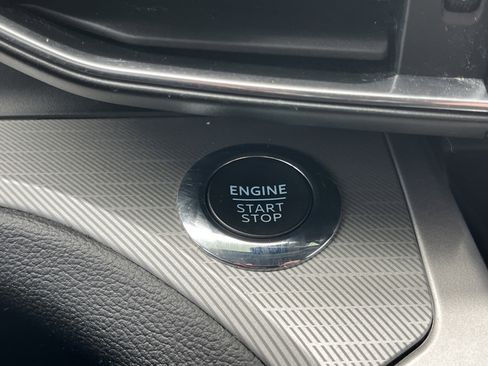 Used 2022 Ford Explorer XLT w/ Equipment Group 202A image 10