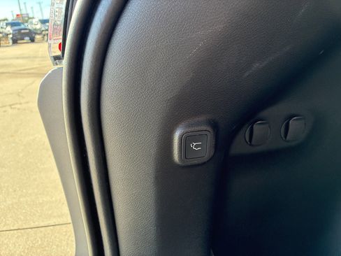 Used 2019 Jeep Cherokee Limited image 6