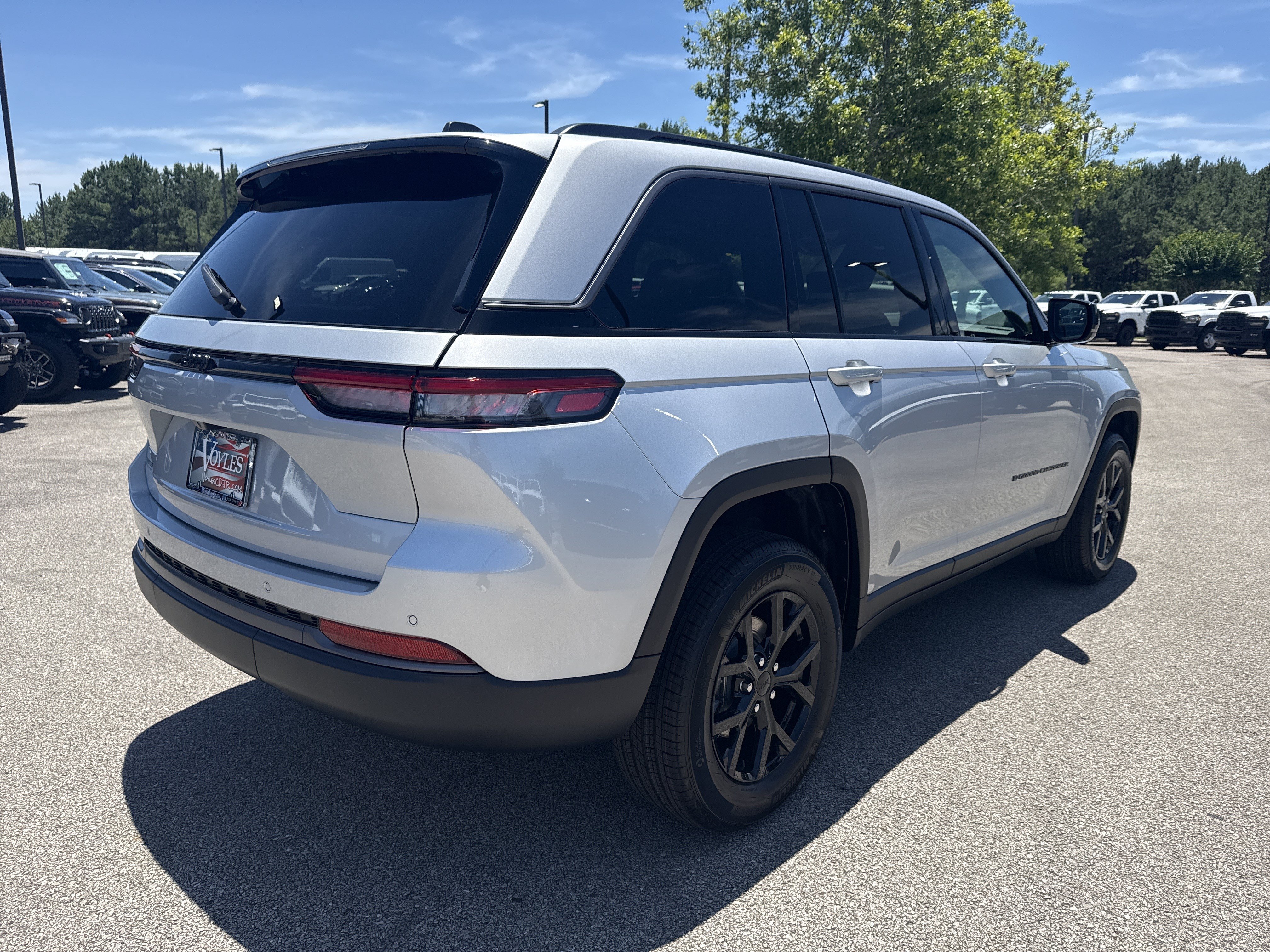 New 2026 Jeep Grand Cherokee Altitude RWD image 7