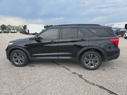 Used 2022 Ford Explorer XLT w/ Equipment Group 202A AWD/4WD image 8