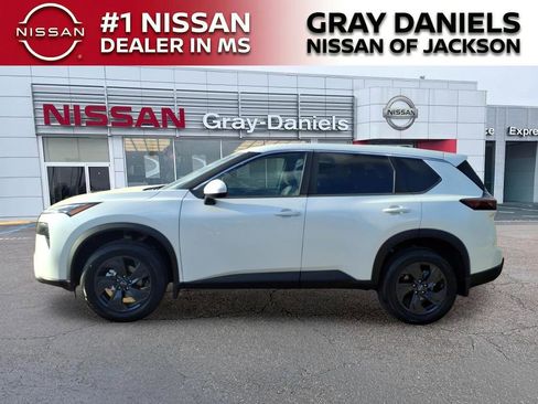 New 2026 Nissan Rogue SV FWD image 4