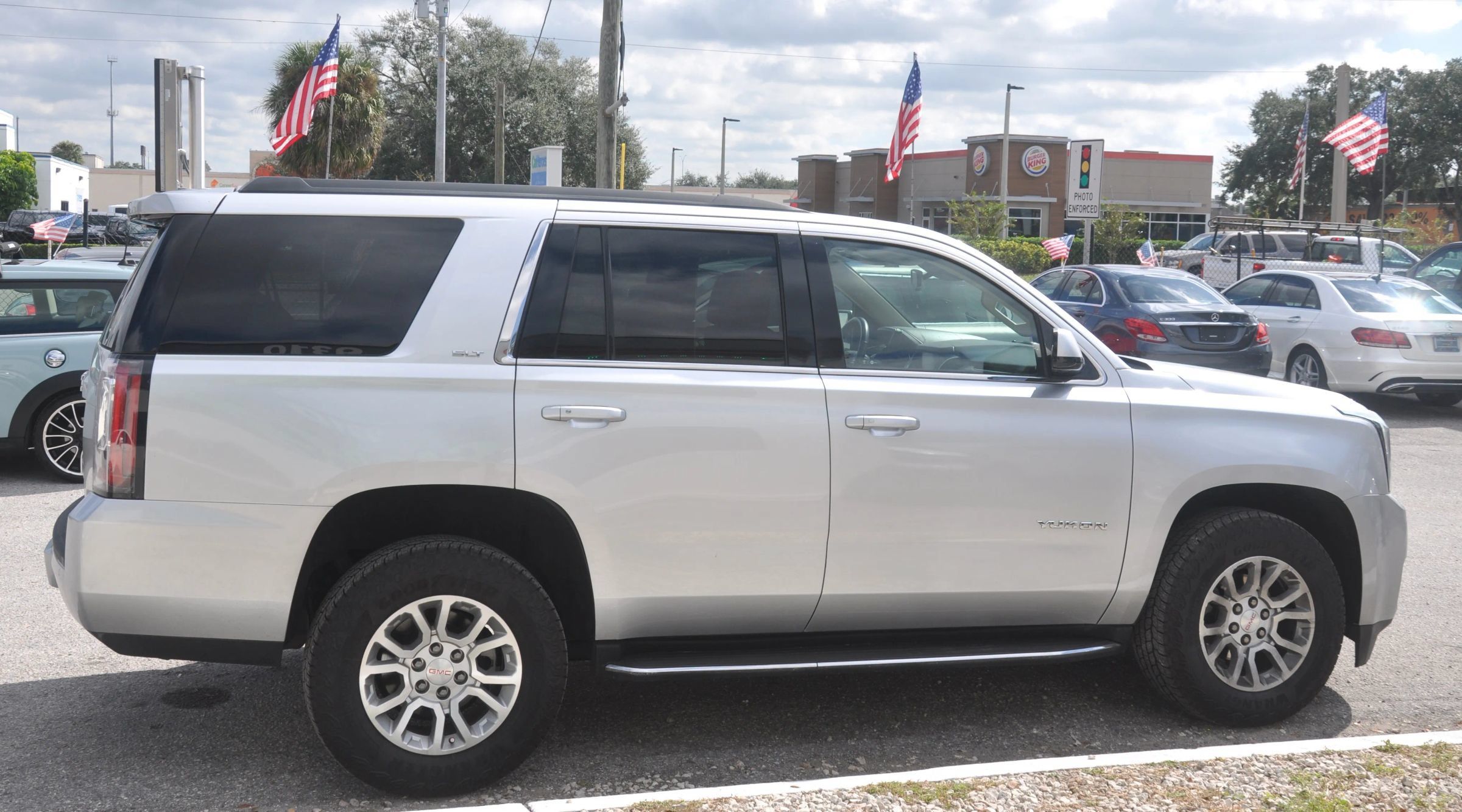 Used 2017 GMC Yukon SLT RWD image 6