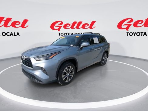 Used 2022 Toyota Highlander XLE image 4