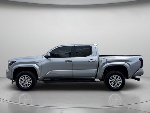 Used 2024 Toyota Tacoma SR5 RWD image 5