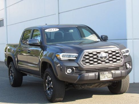 Used 2023 Toyota Tacoma TRD Off-Road w/ Technology Package AWD/4WD image 2
