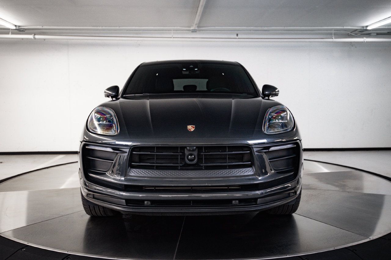Certified 2024 Porsche Macan AWD/4WD image 10