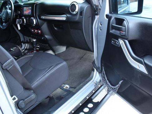 Used 2013 Jeep Wrangler Unlimited Sahara w/ Connectivity Group AWD/4WD image 26