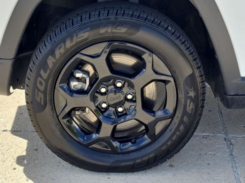 Used 2024 Jeep Compass Trailhawk AWD/4WD image 12