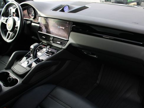 Used 2022 Porsche Cayenne image 26