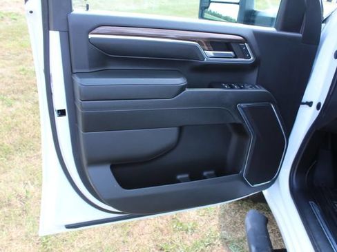 Used 2024 Chevrolet Silverado 2500 LT AWD/4WD image 22