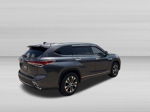 Used 2020 Toyota Highlander XLE FWD image 4