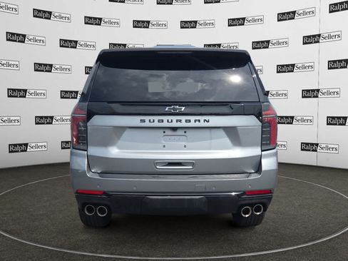 Used 2025 Chevrolet Suburban Z71 AWD/4WD image 4