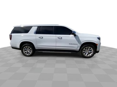 Used 2022 Chevrolet Suburban Premier AWD/4WD image 3