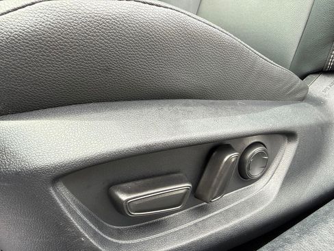Used 2025 Toyota Camry SE FWD image 13