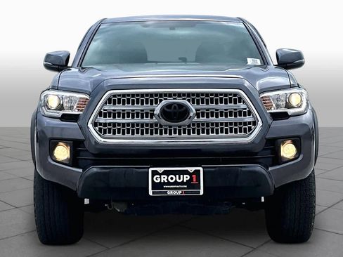 Used 2017 Toyota Tacoma TRD Off-Road w/ Tow Package RWD image 4