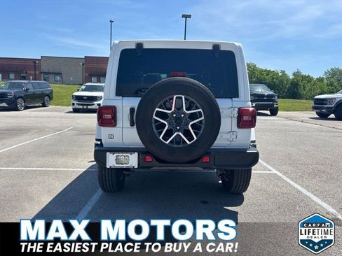 Used 2024 Jeep Wrangler Unlimited Sahara AWD/4WD image 19