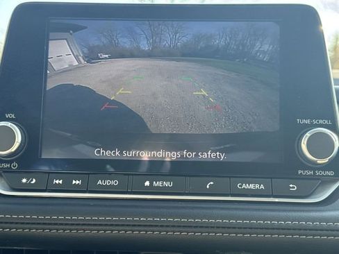 Used 2023 Nissan Rogue S AWD/4WD image 16