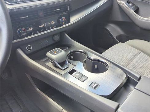 Certified 2022 Nissan Rogue SV FWD image 13