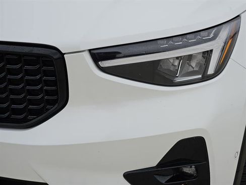 Used 2024 Volvo XC40 B5 Plus w/ Climate Package image 5