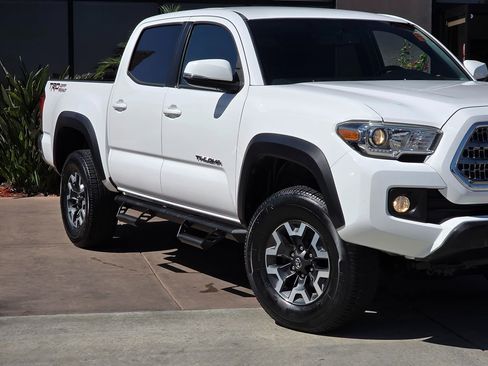 Used 2017 Toyota Tacoma TRD Off-Road w/ Tow Package image 4