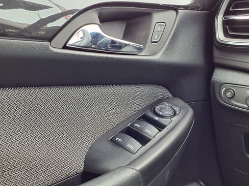 Used 2025 Chevrolet TrailBlazer LT FWD image 18