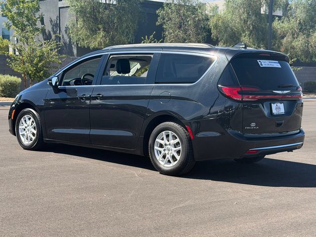 Used 2022 Chrysler Pacifica Touring-L FWD image 3