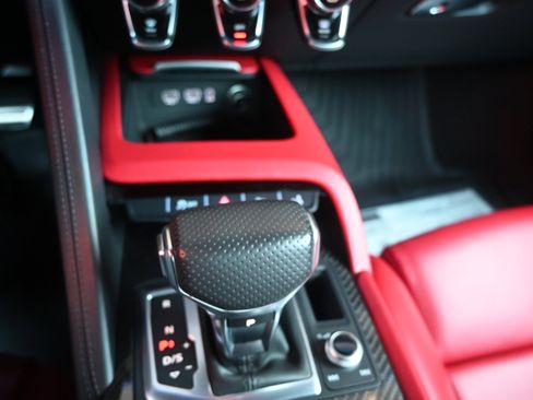 Used 2018 Audi R8 V10 w/ Premium Package RWD image 62