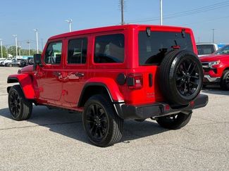Used 2025 Jeep Wrangler Unlimited Sahara w/ Safety Group AWD/4WD video 3