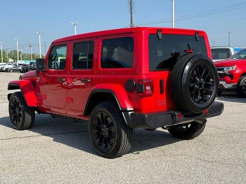 Used 2025 Jeep Wrangler Unlimited Sahara w/ Safety Group AWD/4WD image 3