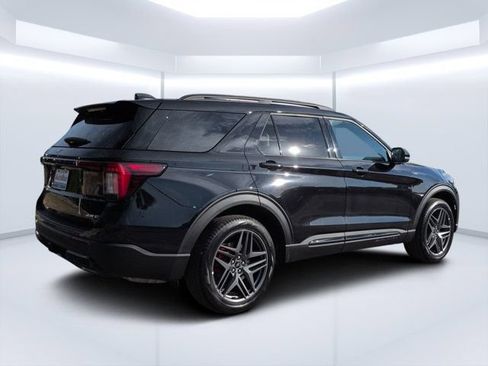 Used 2025 Ford Explorer ST-Line w/ ST-Line Street Pack AWD/4WD image 3