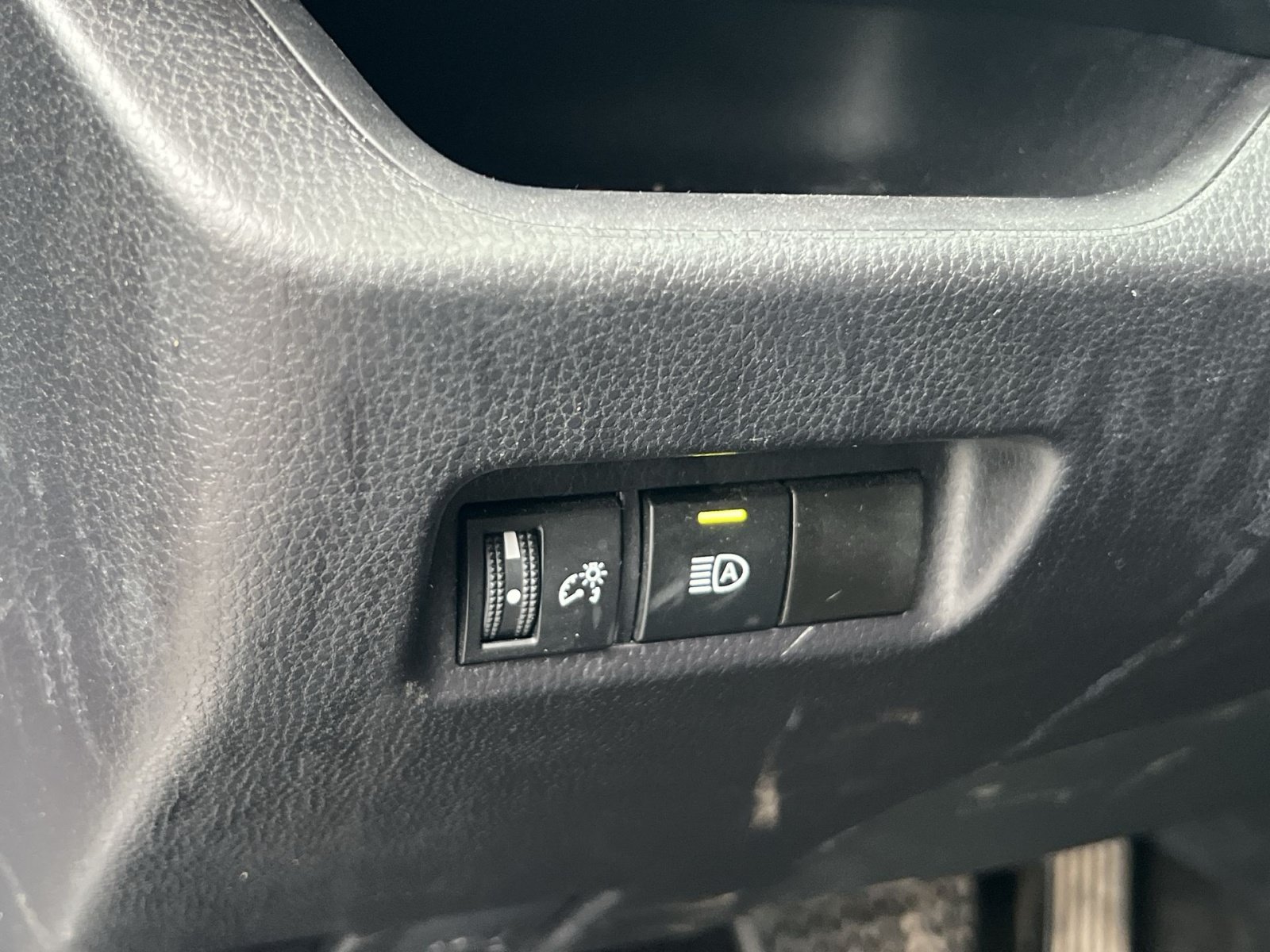 Used 2025 Toyota RAV4 LE AWD/4WD image 28