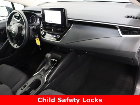 Certified 2025 Toyota Corolla LE image 32