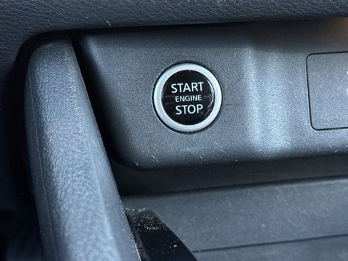 Used 2022 Nissan Rogue SV image 22