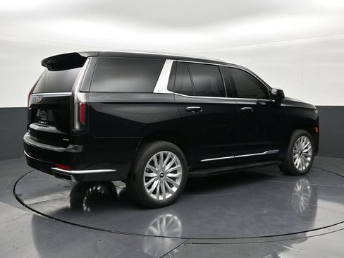 Used 2024 Cadillac Escalade Luxury RWD image 5