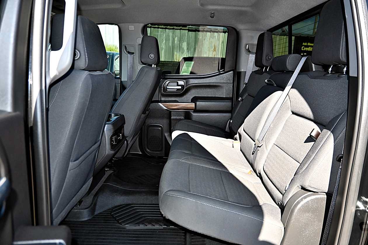 Used 2020 Chevrolet Silverado 1500 LT Trail Boss AWD/4WD image 9