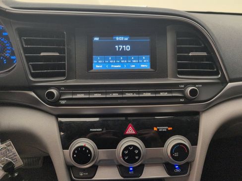 Used 2019 Hyundai Elantra SE FWD image 18