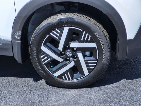 Used 2026 Nissan Kicks SV w/ Charging Package FWD image 10