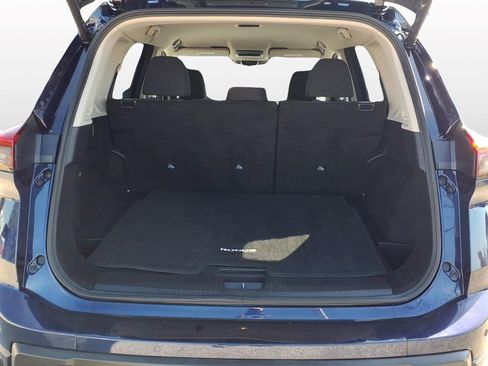 Used 2025 Nissan Rogue SV FWD image 18